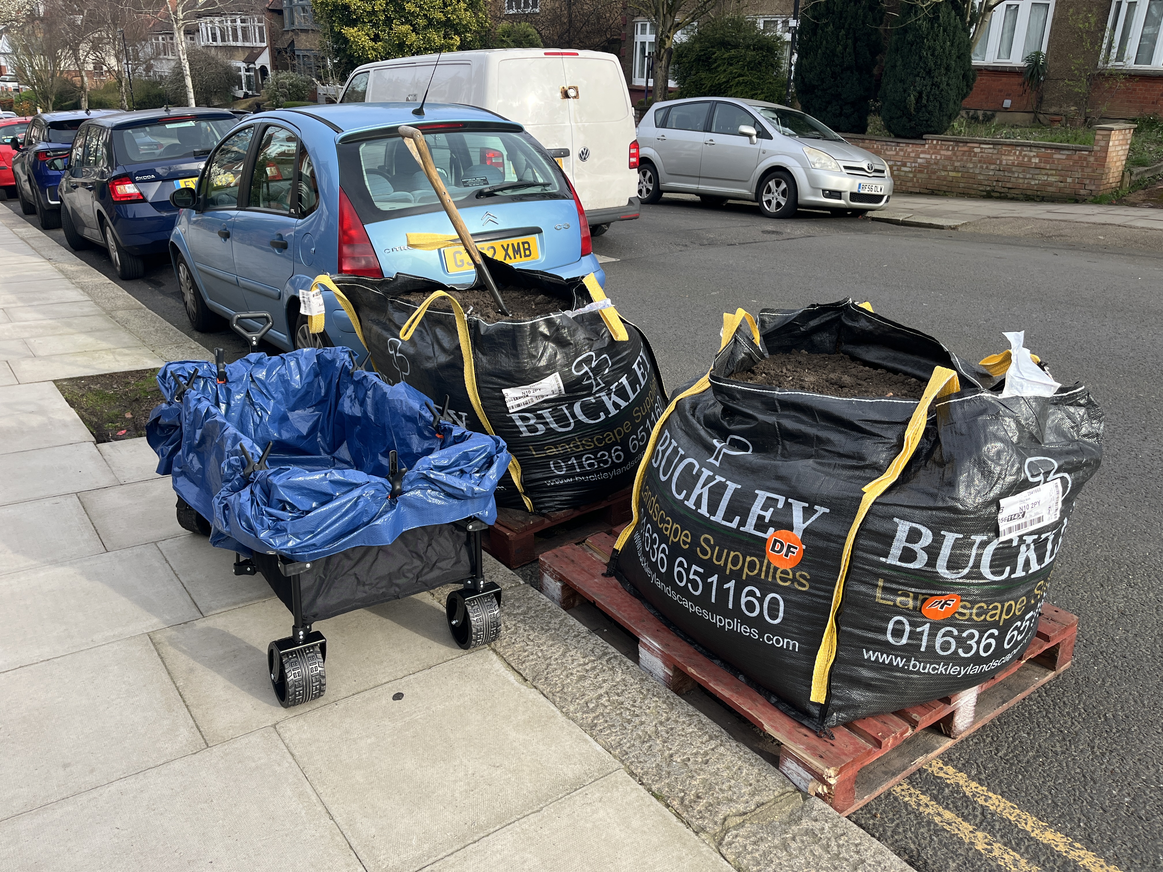 1.5 tons of topsoil delivered... hmmm!