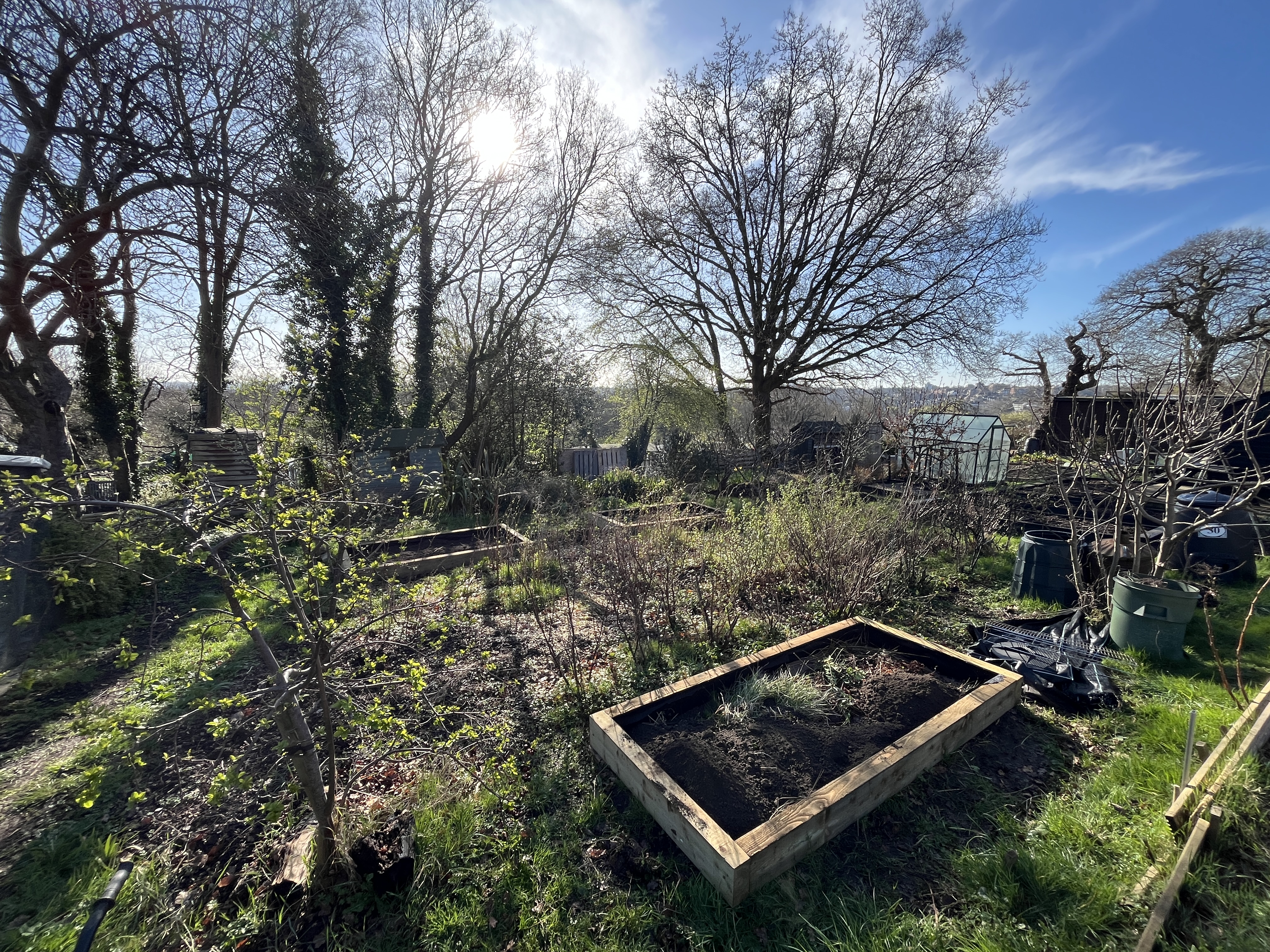 Good weather, slowly filling the beds